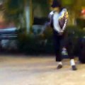 Doble de Michael Jackson bailando en Cartagena su Moonwalk