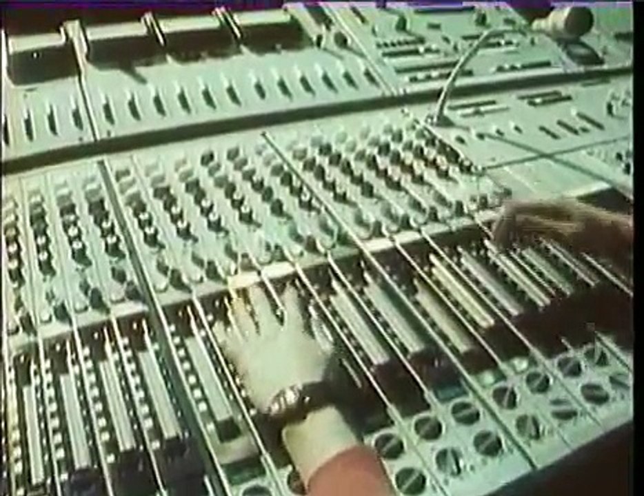 Alla Pugacheva - Arlekino - Алла Пугачева Арлекино lyrics (Low)