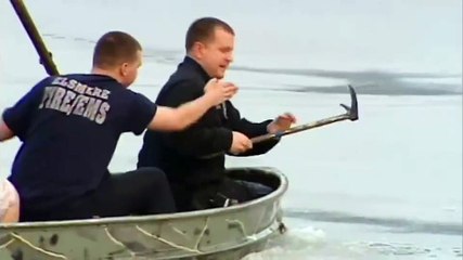 Des héros sauvent un chien en train de se noyer dans un lac gelé.
