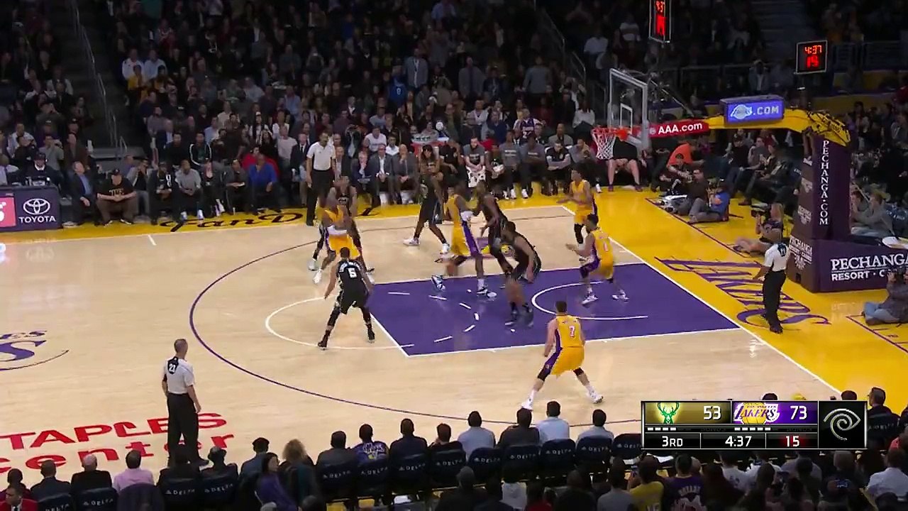 Kobe Bryant Hits D'Angelo Russell With the No Look Pass