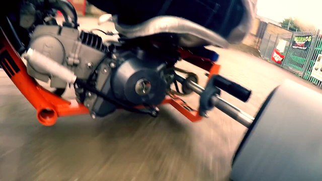 Un tricycle motorisé pour faire des drifts.... Dingue