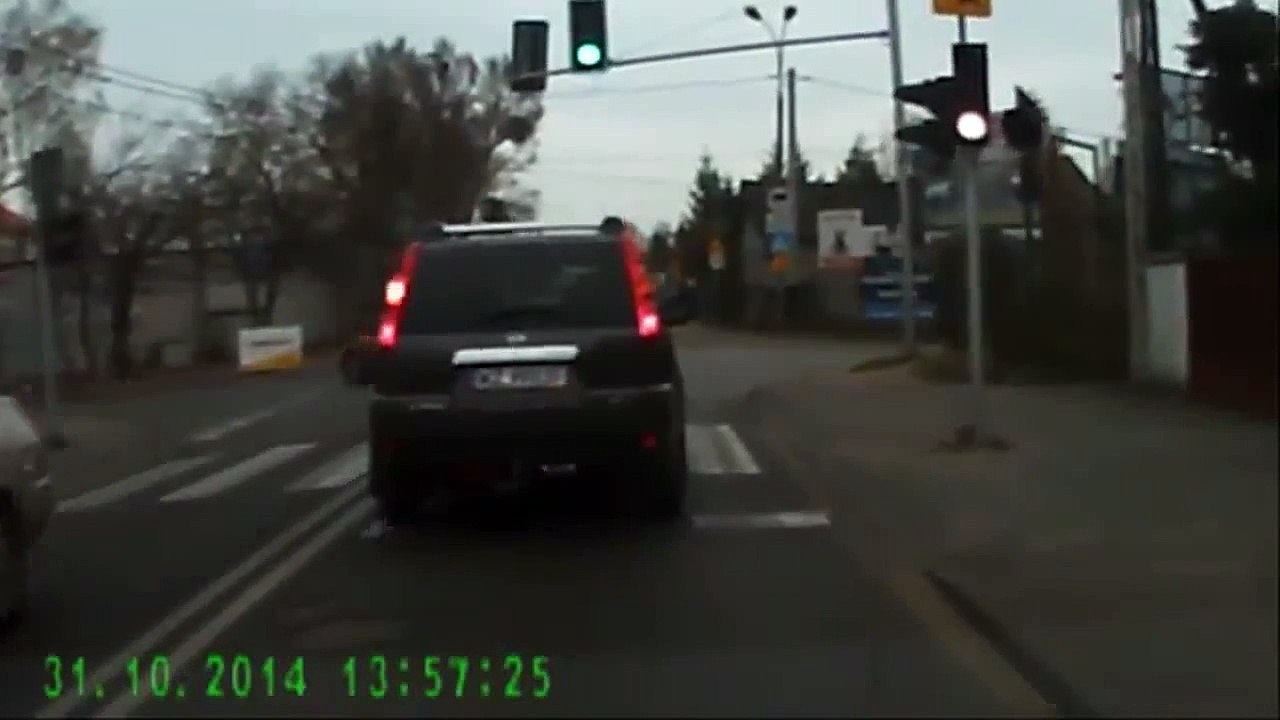 DashCam Camion VS Accident de Voiture Drôle en Pologne