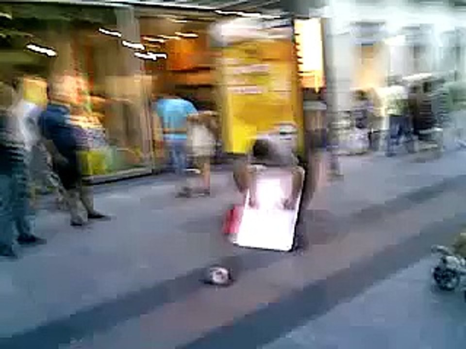 Drawing with both hands at same time - Amazing