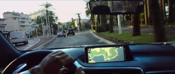 Vivez la vie de Jude Law en Lexus RX