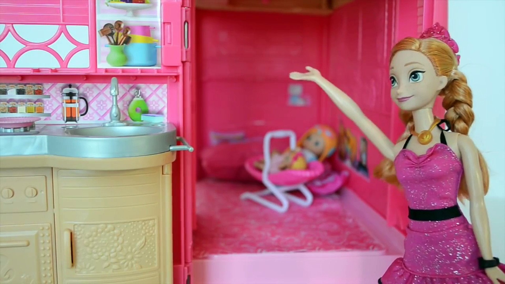Boneca Barbie Anna Elsa Frozen Novelinha compra roupas moda loja Jogos de  vestir Portugues - Vidéo Dailymotion