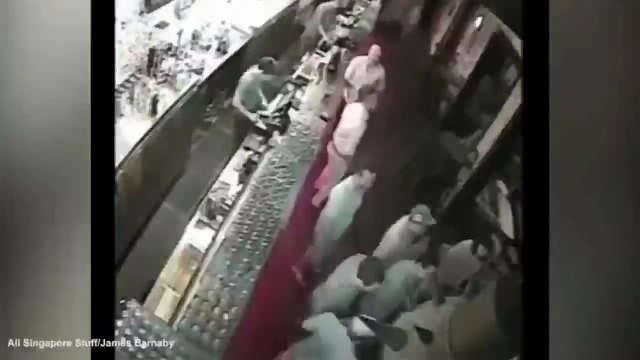 Une chaise se balance puis tombe, une ombre passe... Un phénomène paranormal ?