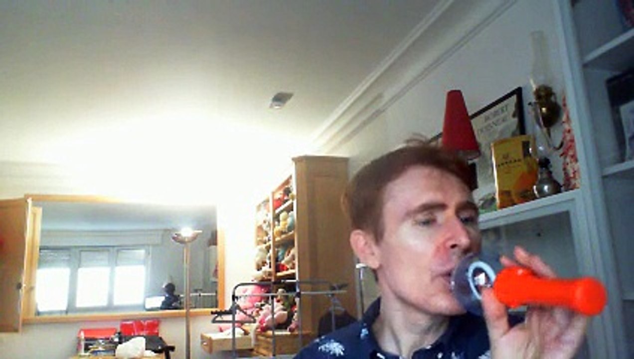 Wiwi égratigne "perfect girl" de Kim Wilde