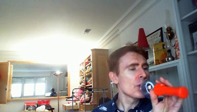 Wiwi égratigne perfect girl de Kim Wilde