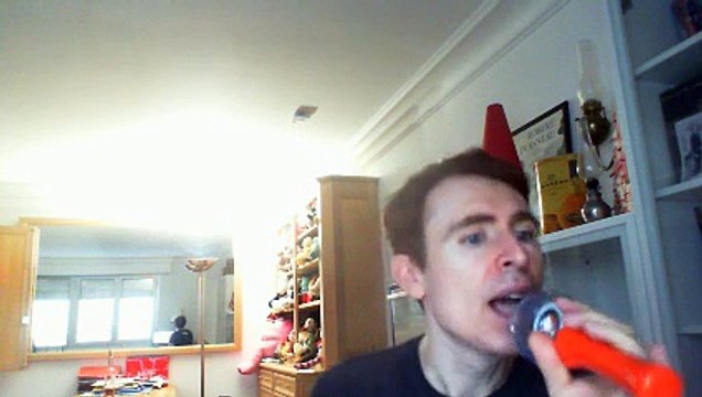 Wiwi égratigne let it be de Labrinth