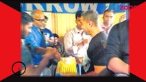 Aamir Khan distributed sweets on the sets of 'Dangal' to celebrate Rani Mukerji's daugthers birthday - Bollywood News