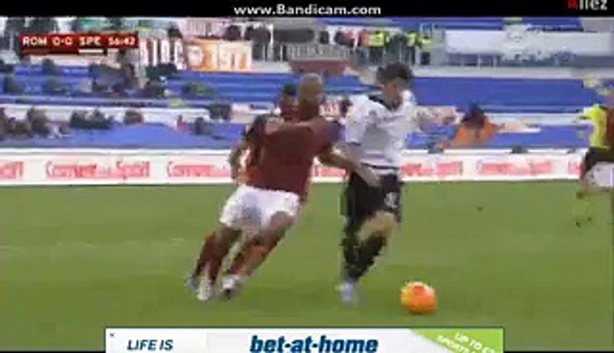 Maicon GETS INJURED ROMA 0-0 SPEZIA 16-12-2015 -