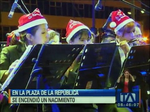Un nacimiento con reyes magos ecuatorianos se encendió en la Plaza de la República