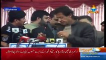Imran Khan Hugged A Father Who Was Speaking Against Him