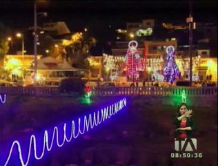 Un mega nacimiento y luces multicolores adornan la capital azuaya