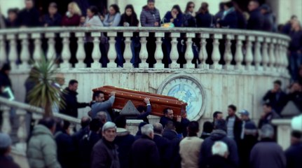 Carinaro (CE) - Lacrime e dolore ai funerali di Anna Rita Menale (16.12.15)