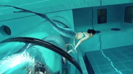 Mermaid Show In World's Deepest Pool Y-40