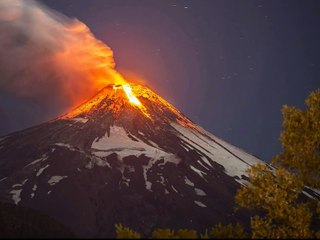 spektakulära bilder av vulkanen, Villar i Chile, Hus av anden över sjön och staden