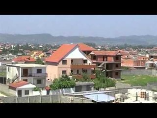 Report TV - Rama jep legalizimet në Kamëz: Latë shtëpitë rrugëve për mitingje