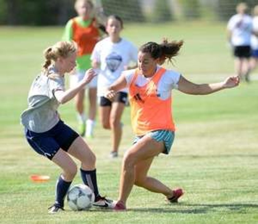 TOP 4 - Easy & Effective Football Skills To Learn - Tutorial Goals, Skills, Assists