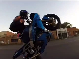amazing girl bike stunt