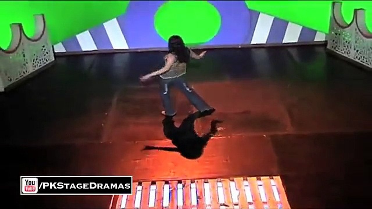 TOOFANI RAAT - SHAZIA MUJRA 2015 - PAKISTANI MUJRA DANCE