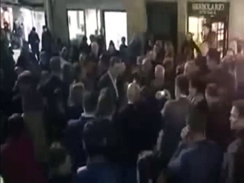 Mariano Rajoy dio un puñetazo en la cara durante un acto de campaña para las elecciones generales del domingo en su regi