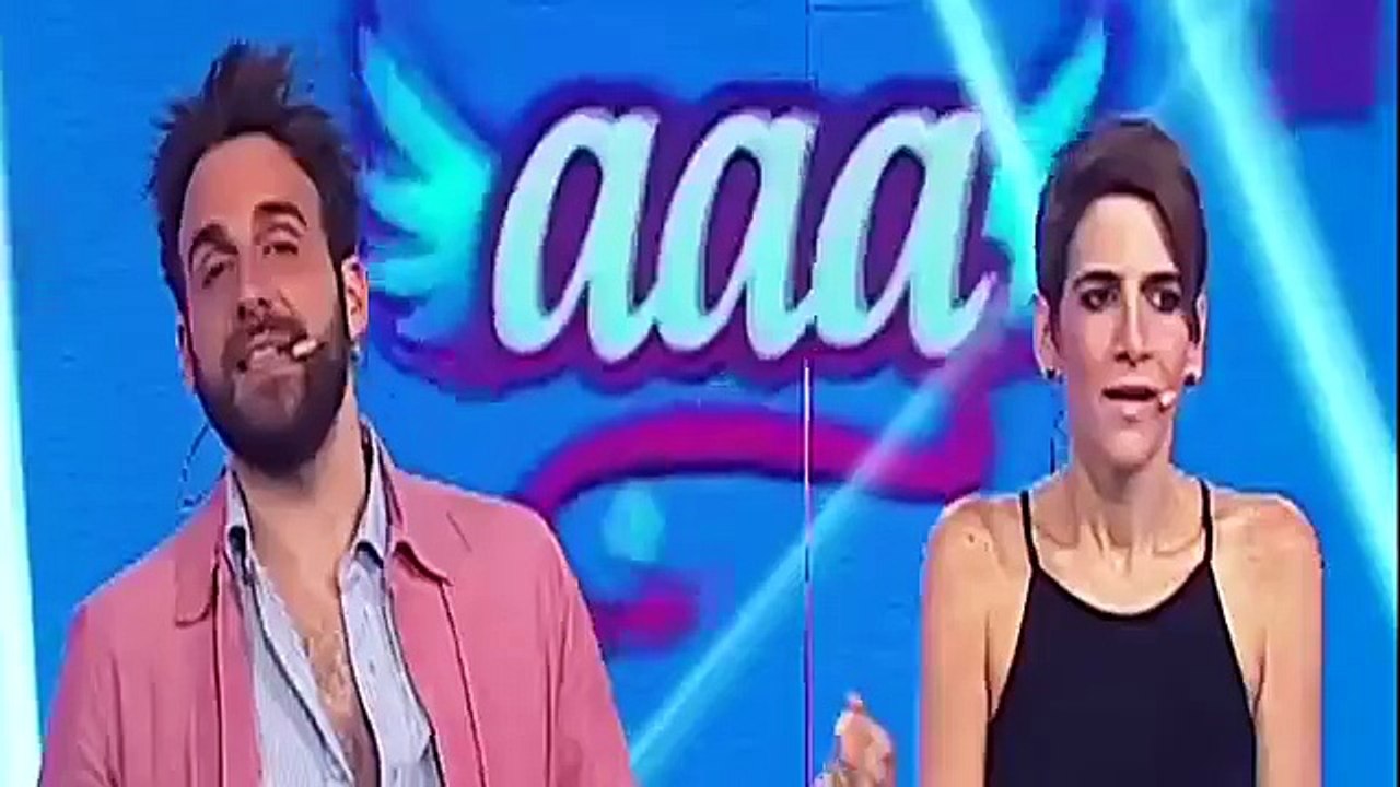 AMOR AMOR AMOR 16-12-15 : MICHELLE SOIFER SE PELEA CON SUS MICHILOVERS POR DEFENDER A ERICK SABATER