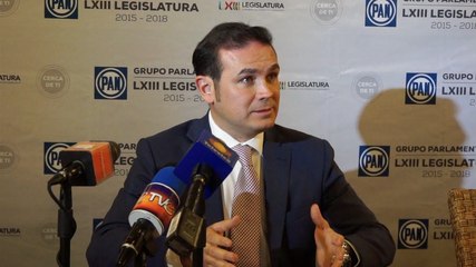 Alejandro Navarro Defiende su propuesta de donación de metros cúbicos de agua a las escuelas públicas de la capital.