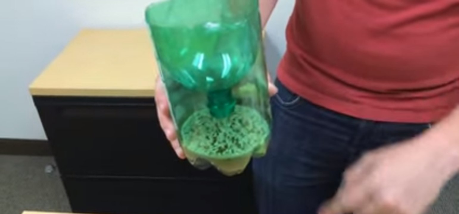 Diz adeus aos mosquitos irritantes com este truque caseiro! Que truque de génio!