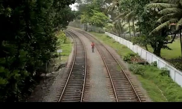 Чуть не попал под поезд