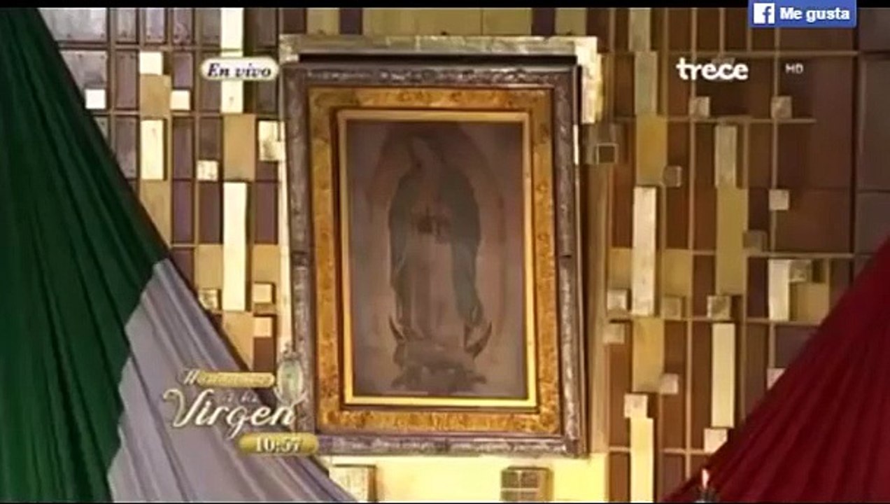 Mujer dedica canción de Marcela Gandara para adorar a la virgen Maria