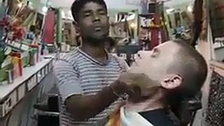 Massage chez le coiffeur en Inde