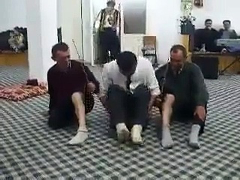 ایسا کھیل آپ نے پہلے کبھی نہیں دیکھا ھو گا پسند آئے تو شیر ضرور کریں