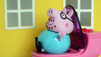 Pig George da Familia Peppa Pig Tomando banho De Banheira antes Do Jogo de Futebol!!! Em P