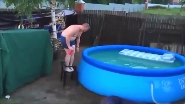 Лучший прыжок в бассейн !