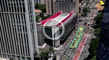 Penunjuk perasaan sokong Rousseff dipecat