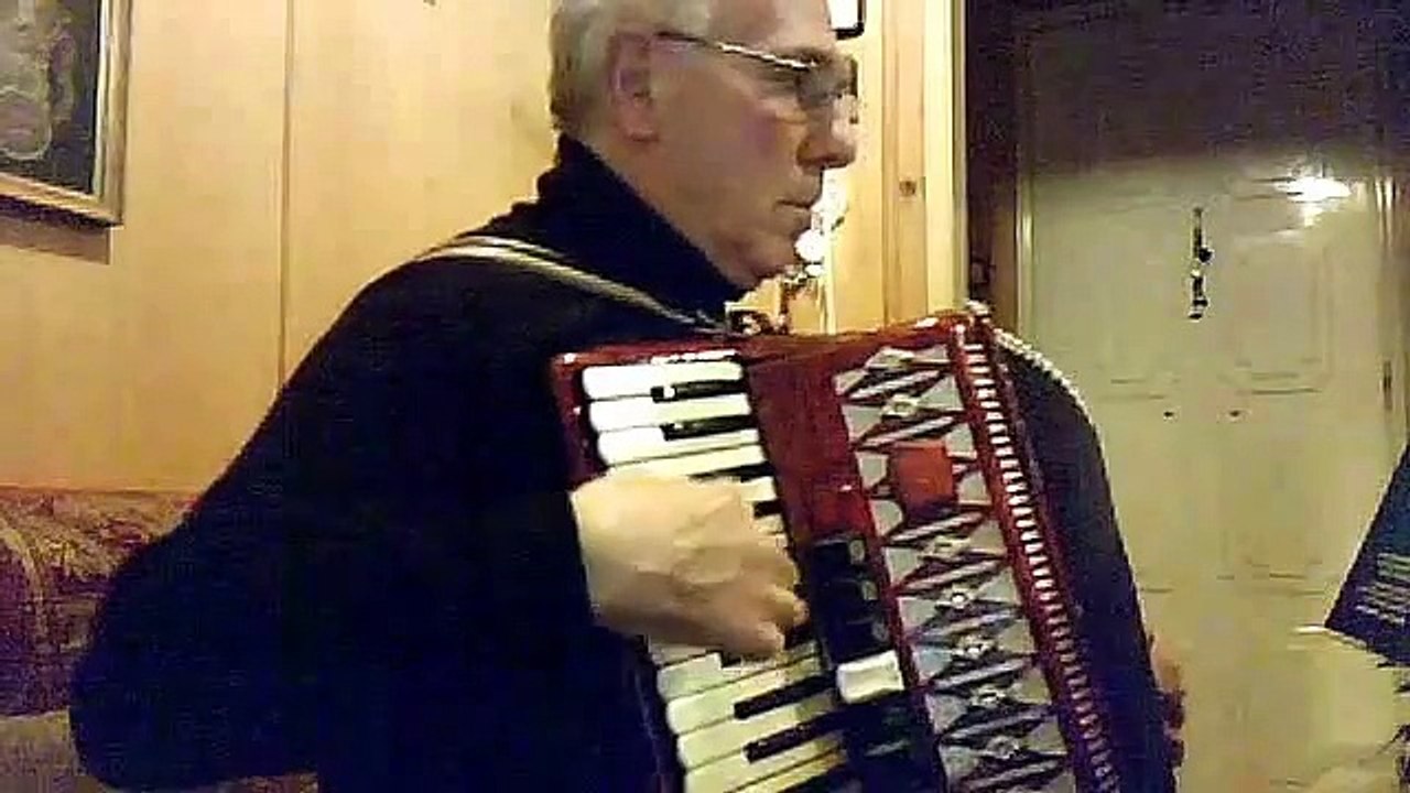 ΜΕ ΣΤΕΦΑΝΙΑ ΤΡΕΞΤΕ ΟΛΟΙ DECK THE HALLS