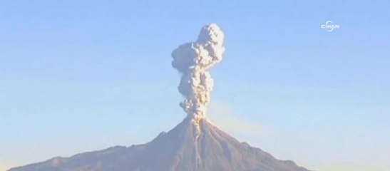 Yanardağın patlama anı kamerada