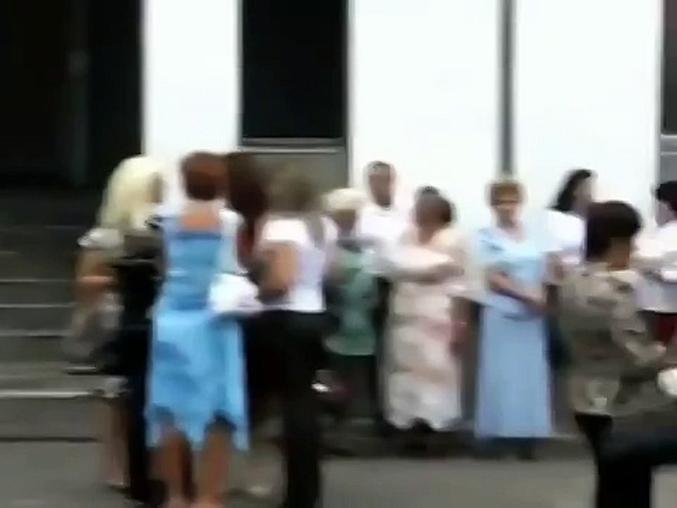 Как мужики несли холодильник ))