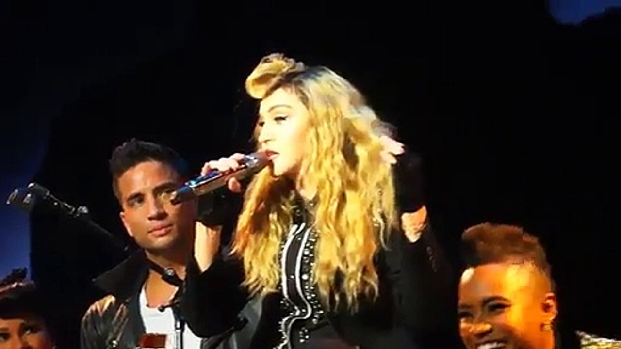 En retard, Madonna insulte ses fans qui la sifflaient