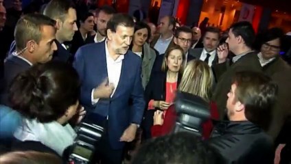 Le Premier ministre espagnol prend un violent coup de poing lors d’un bain de foule