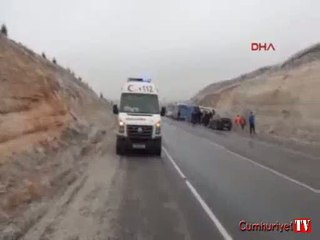 Sporcuları taşıyan midibüs devrildi: 1 ölü, 16 yaralı