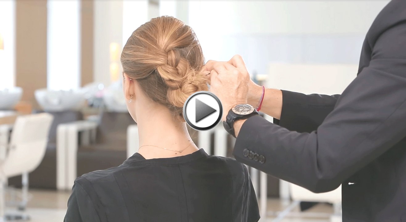 Coiffure pour les fêtes : comment faire une cascade de tresses en chignon ?