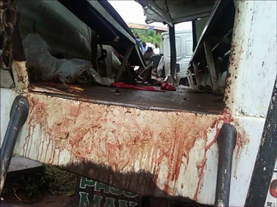 TRAGIQUEMENT: Over 50 CDC Delmonte Personnel die in -Tiko Douala Road accident