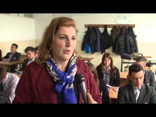 Lajme - Mungesë e literatures në shkolla