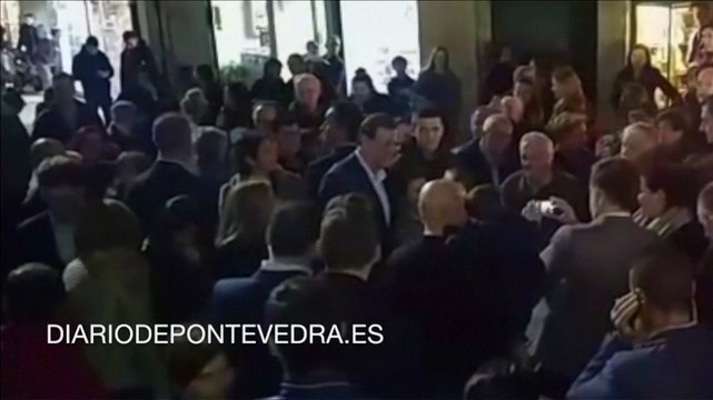En campagne, Mariano Rajoy reçoit un coup de poing au visage