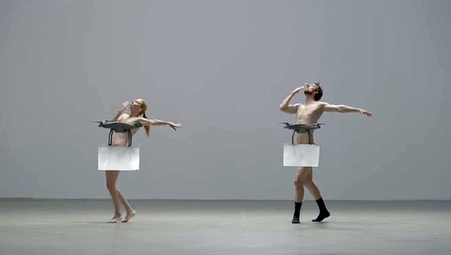 La chorégraphie de deux danseurs