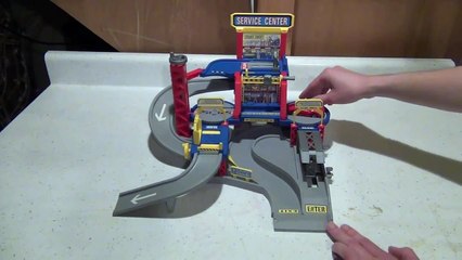 pixar cars Hot Wheels Service Center Playset disney cars 2