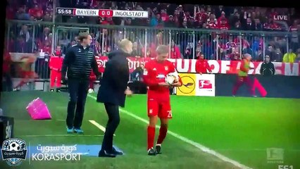 Guardiola distributes instructions to the players through securities