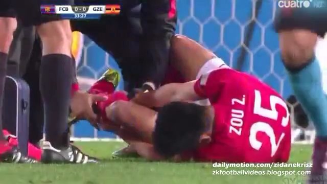 Zou Zheng Horror Broke His Leg - Barcelona vs. Guangzhou 17.12.2015